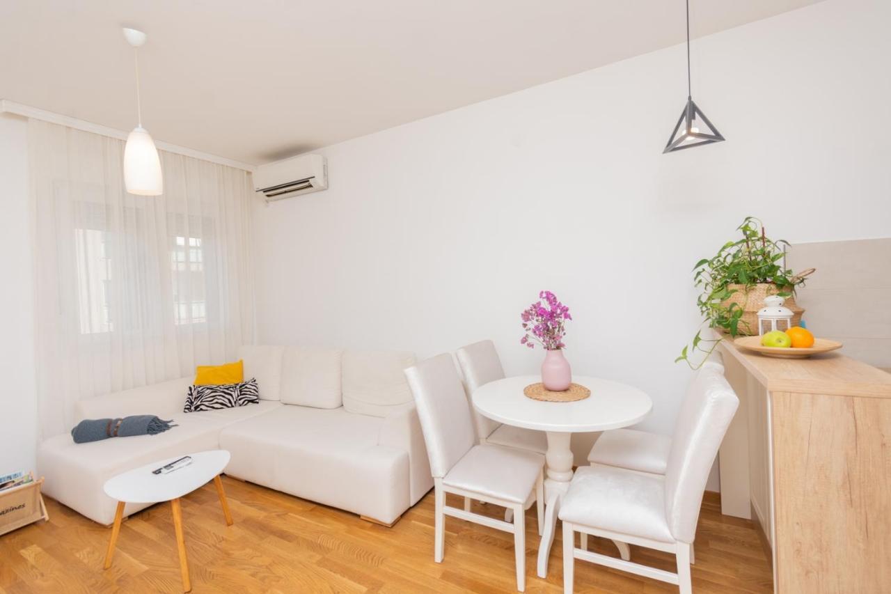 פודגוריצה Lux City Apartment With Parking מראה חיצוני תמונה