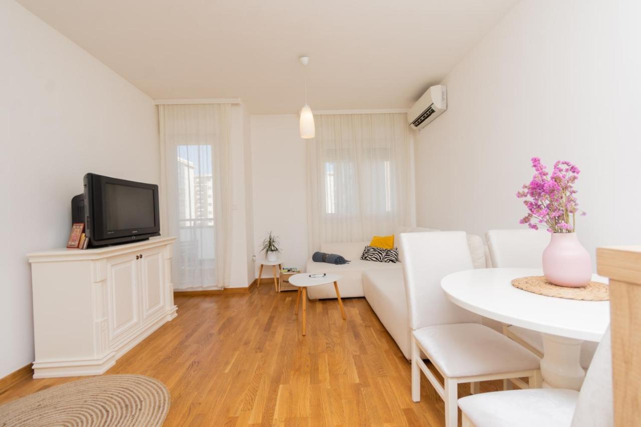 פודגוריצה Lux City Apartment With Parking מראה חיצוני תמונה